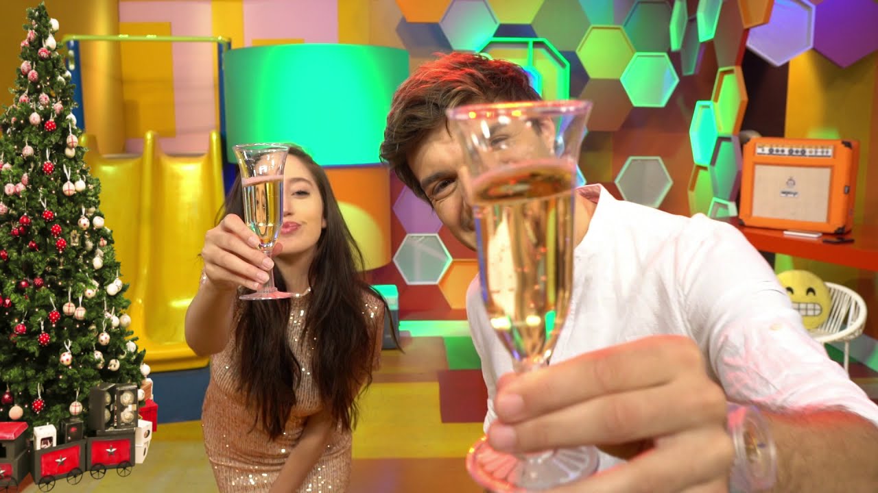 🎄 &iexcl;Quieromusicatv te desea Felices Fiestas! 🎄