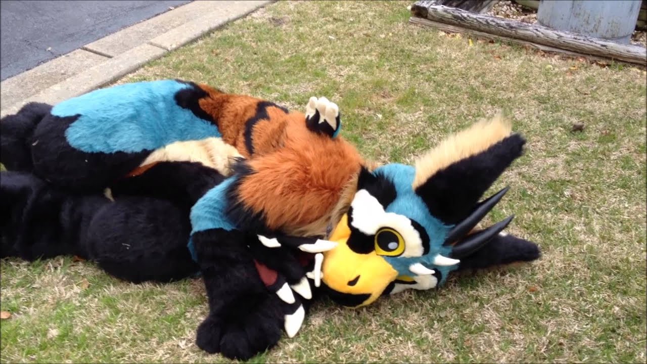 Sniper the Angel Dragon Eats his Tail!