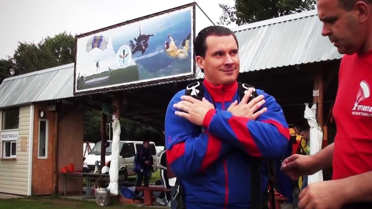 Karoluko šuolis iš 3km.