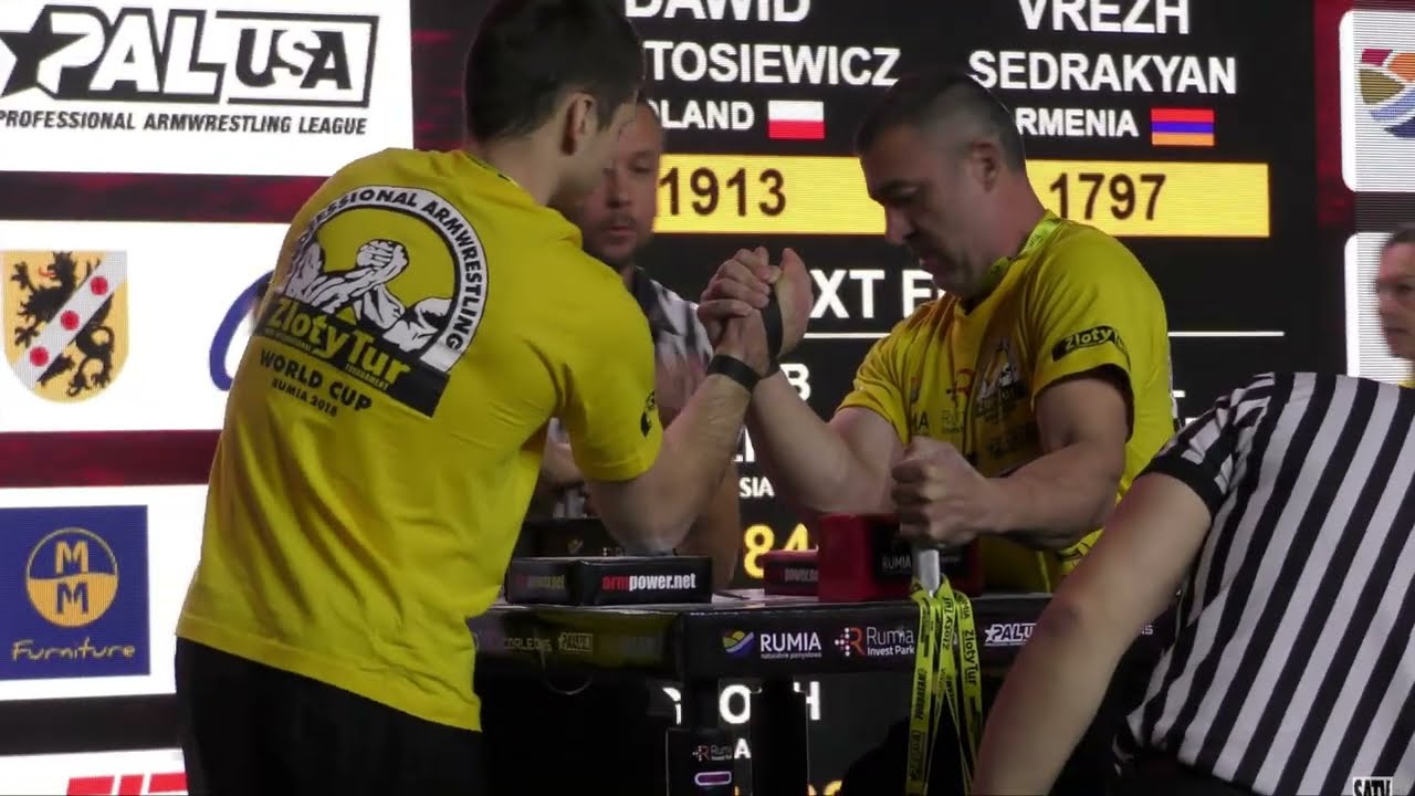 Mindaugas Tarasaitis plays with Engin Terzi