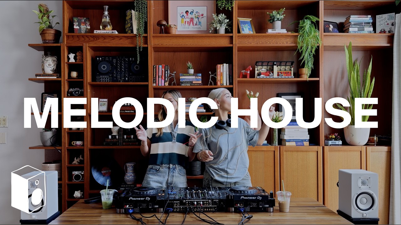 The Perfect Soundtrack for Your Golden Hour with me n &uuml; | Bookshelf Sessions