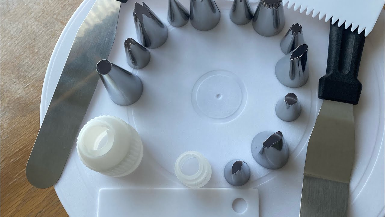 Unboxing cake decorating kit