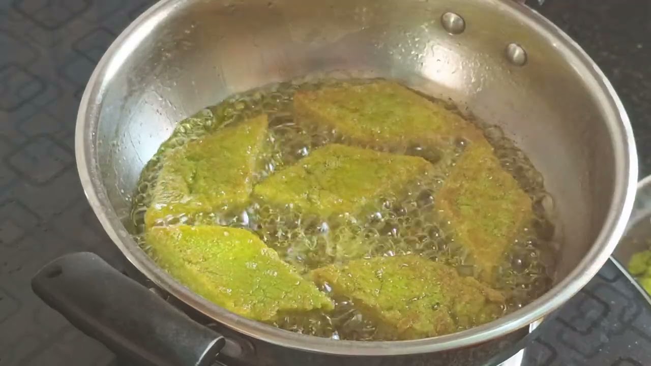 चना दाल और हरी मटर से बनाईं पारंपरिक सब्जी। बहुत स्वादिष्ट बनती है ये दाल कतली की सब्जी।