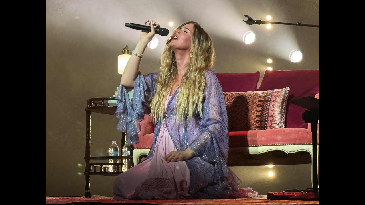 Joss Stone performing ‘Right to Be Wrong’ at The Clyde Theater in Fort Wayne, IN 2/22/2025