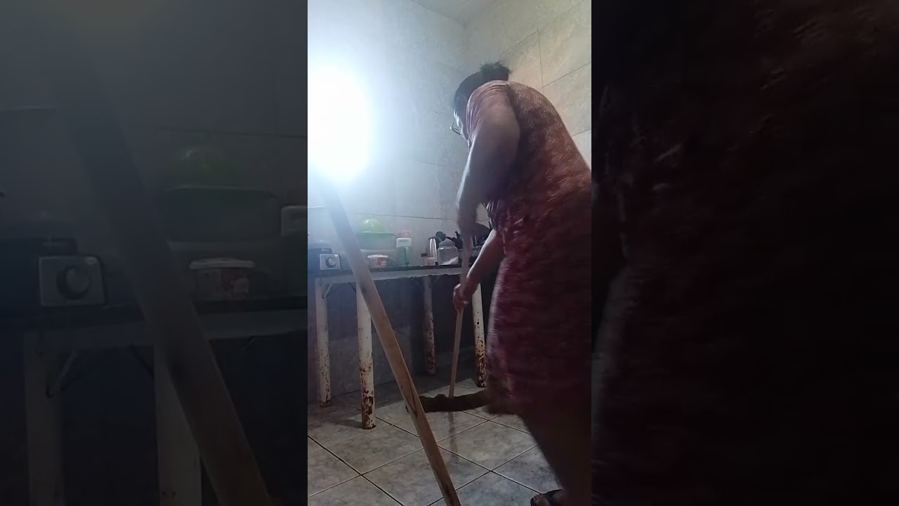 Limpeza da cozinha , lavando o chão a seco 🏡😁😘❤️🌺🌸🌼🥰