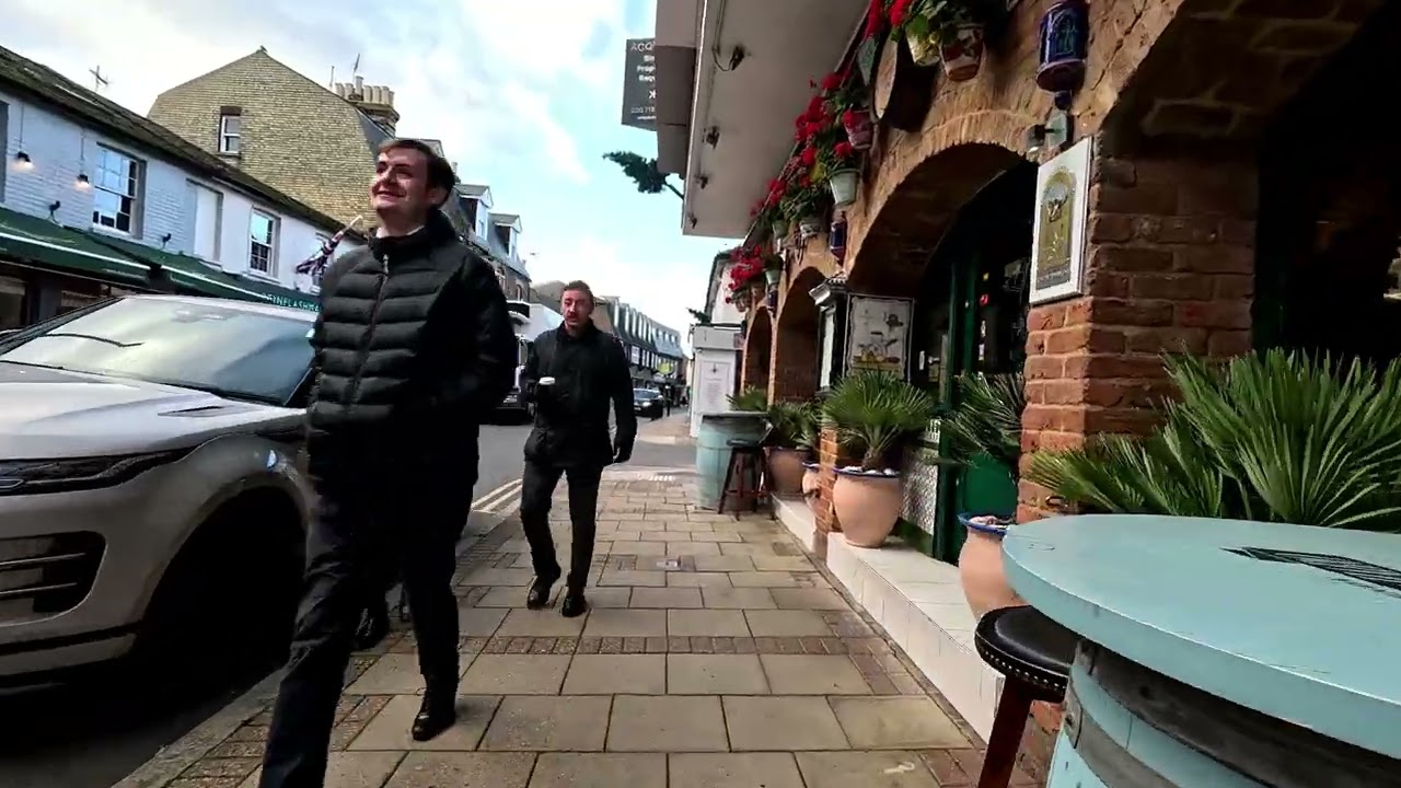 Virtual Walk - Weybridge Town Centre - High Street Shops - November 2025 | kittikoko