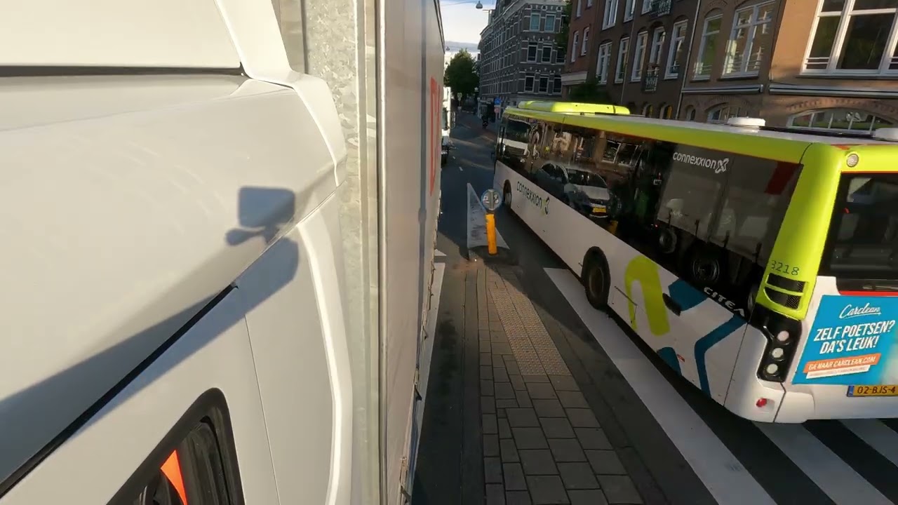 BIJNA ONDER DE TRAM MET VRACHTWAGEN|BORD NIET GEZIEN...#DutchTruckerrh