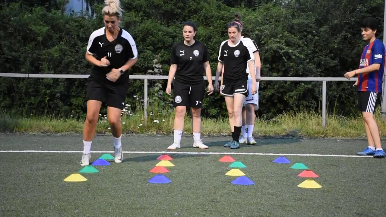 Wiener Sport-Club Frauen Training für Gehirn und Geist - Hütchen 1