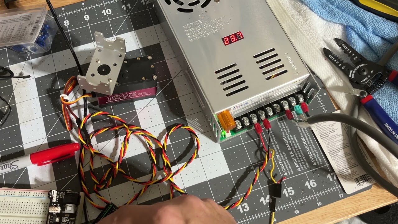 Нужна помощь с питанием дрок-мотора и сервоприводом.