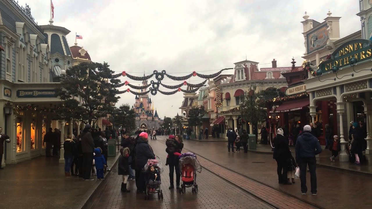Minute de silence &agrave; Disneyland Paris 8 janvier 2015