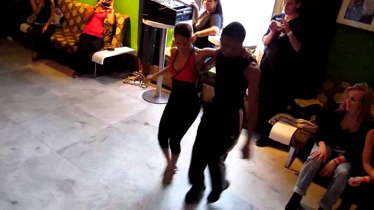 Workshop 3 Colombian Cali Style Salsa Partnerwork Jonathan & Jenny Sunday 101114.flv