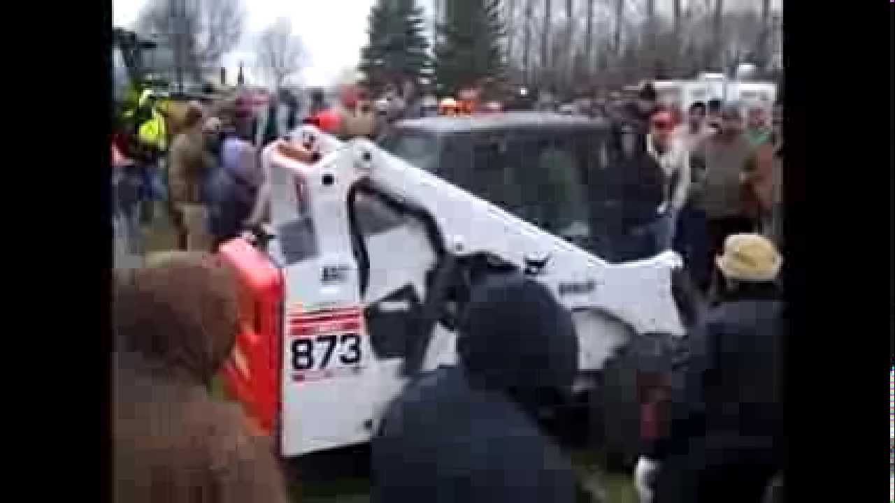 2001 Bobcat 873 Skid Steer with 1,425 Hours Sold on Minnesota Farm Auction