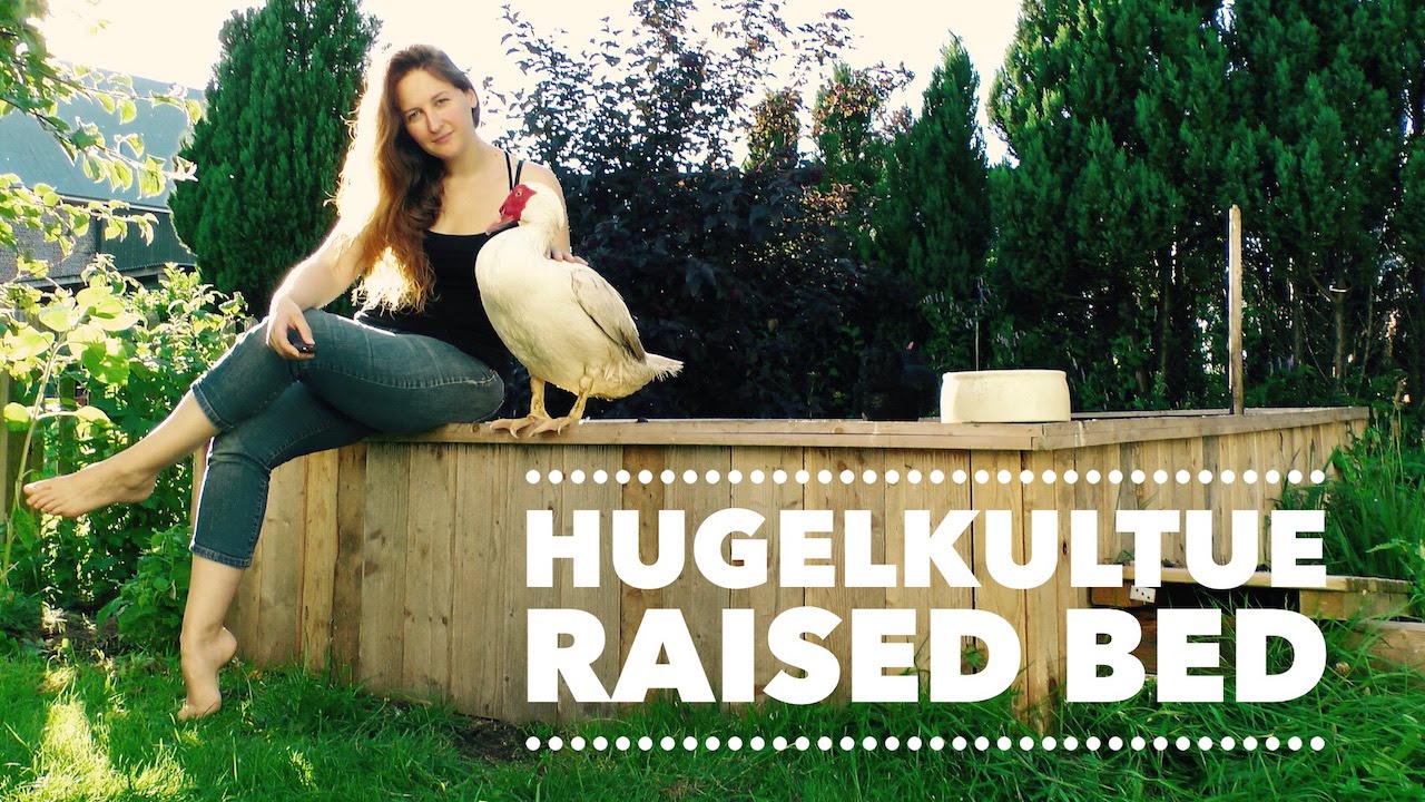 Hugelkulture: Building a Raised Bed with reclaimed wood for the Hugelkultur bed