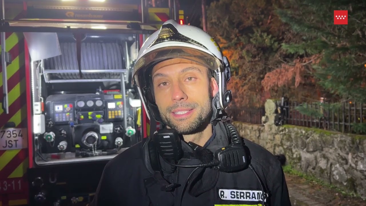 El oficial de BomberosCM explica la intervención en Becerril de la Sierra