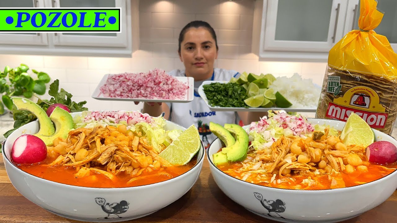 Pozole rojo de pollo