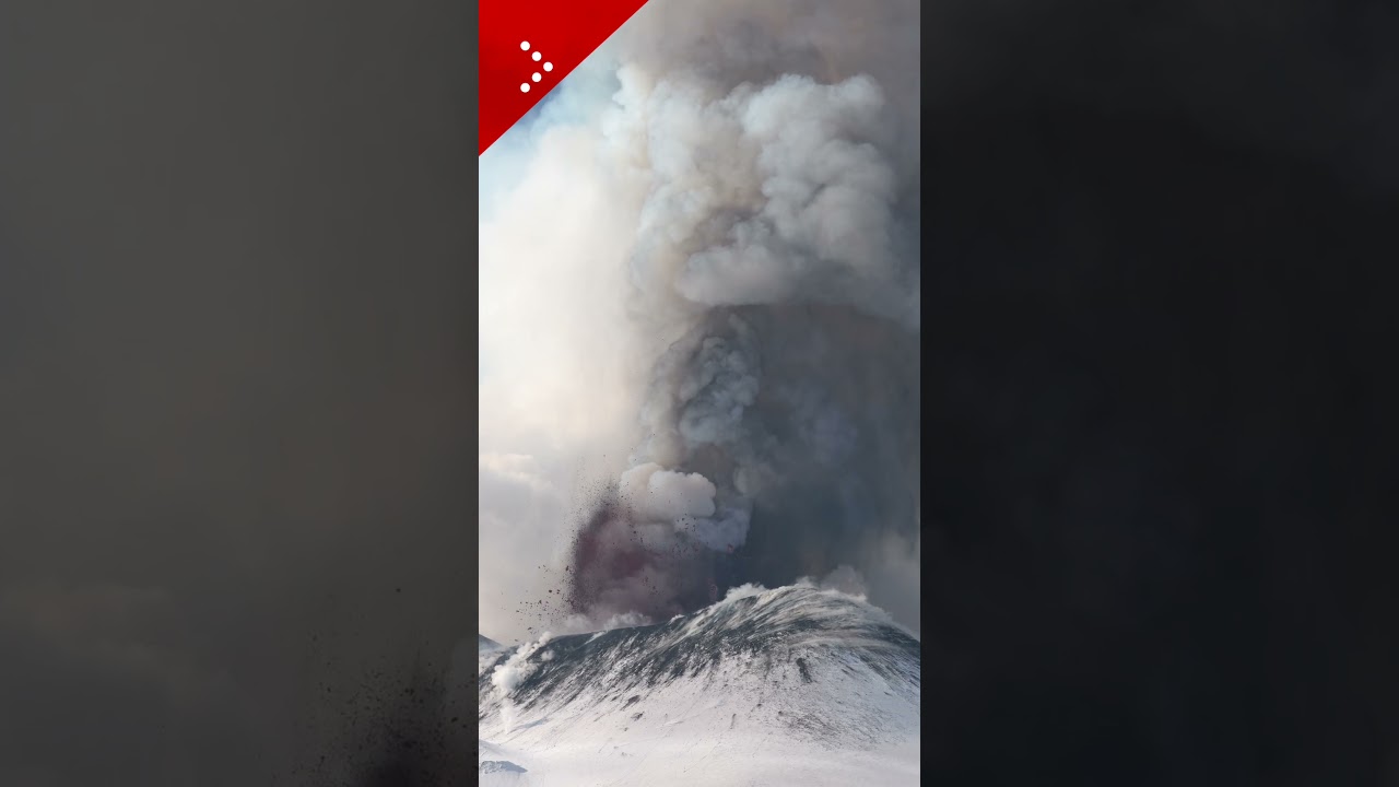 Etna, parossismo dal cratere di Nord Est: fontane di lava si stagliano sulla vetta innevata