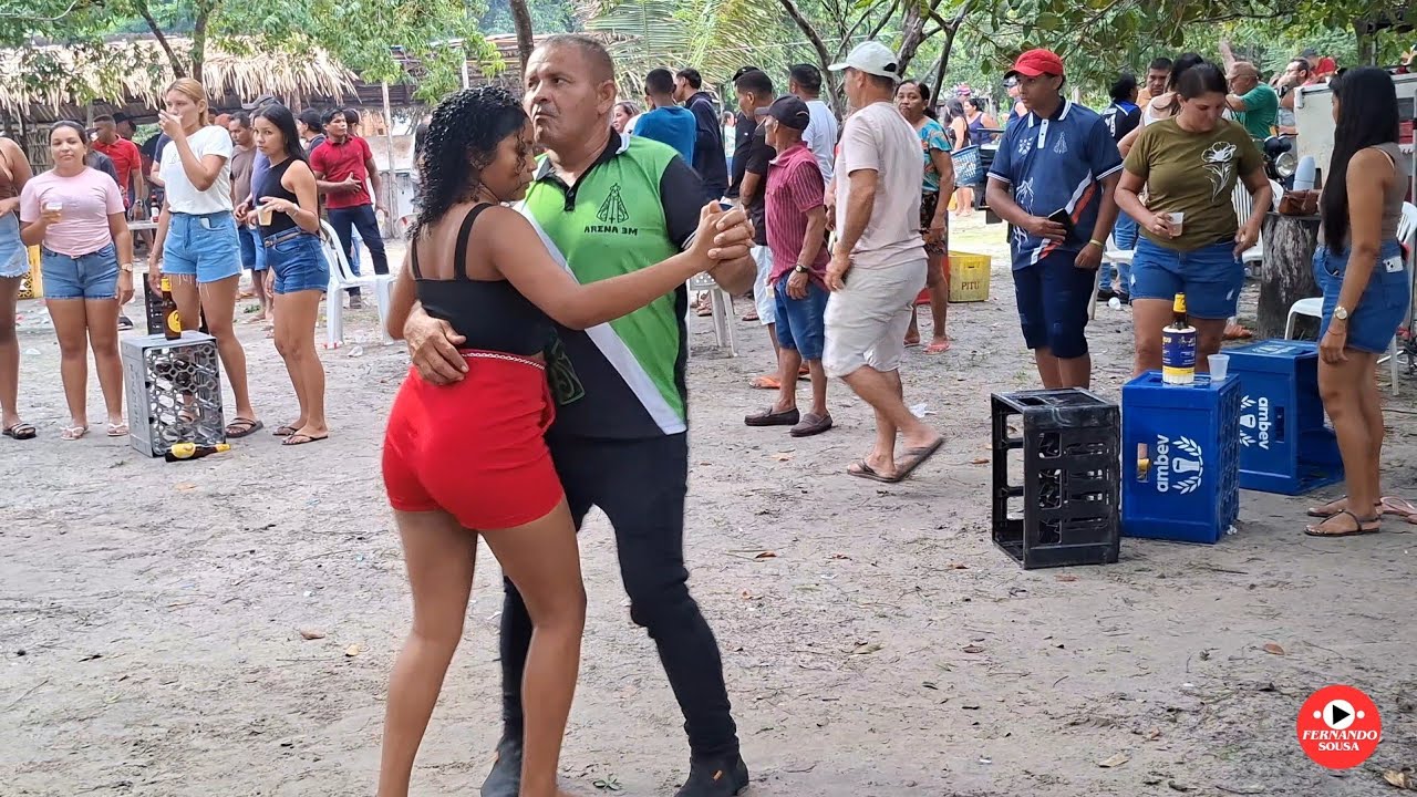 Carroca e Mariana / Forro na fazenda ipê na localidade Faveira. 