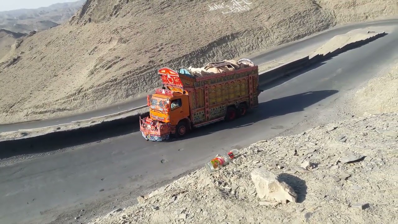 Hino Truck Uphill Driving Skill | Pakistani Hino 10 Wheeler Full Loaded On Uphill |