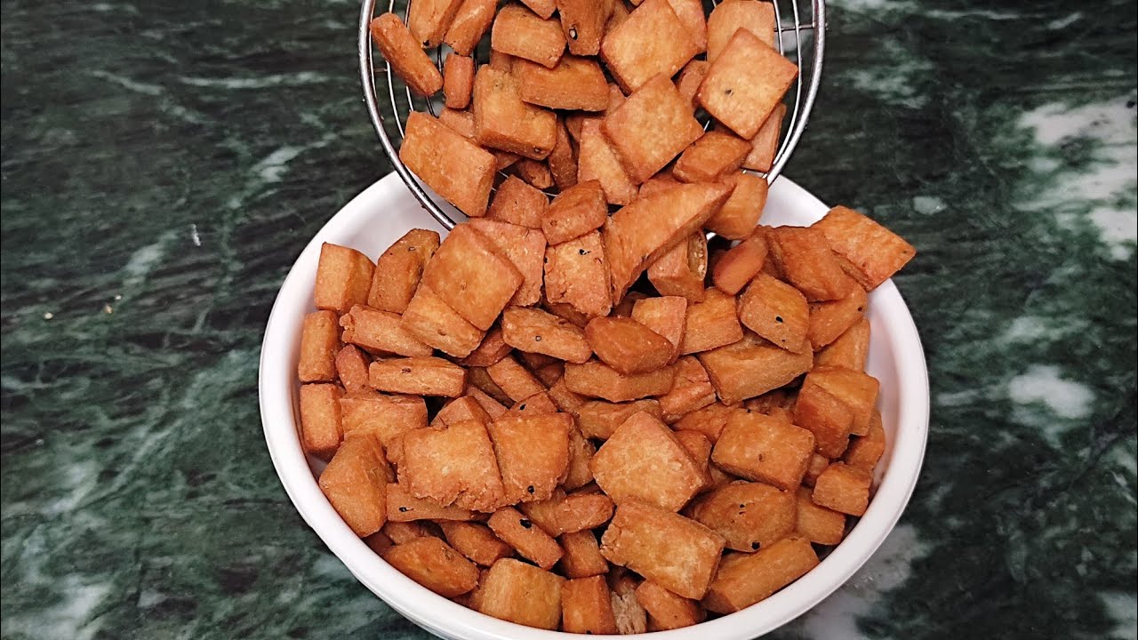 घर पर नमक पारे बनाने का सबसे आसान तरीका एक बार बना है महीनो खाएं | Easy Namak Pare Recipe #plzsubscr