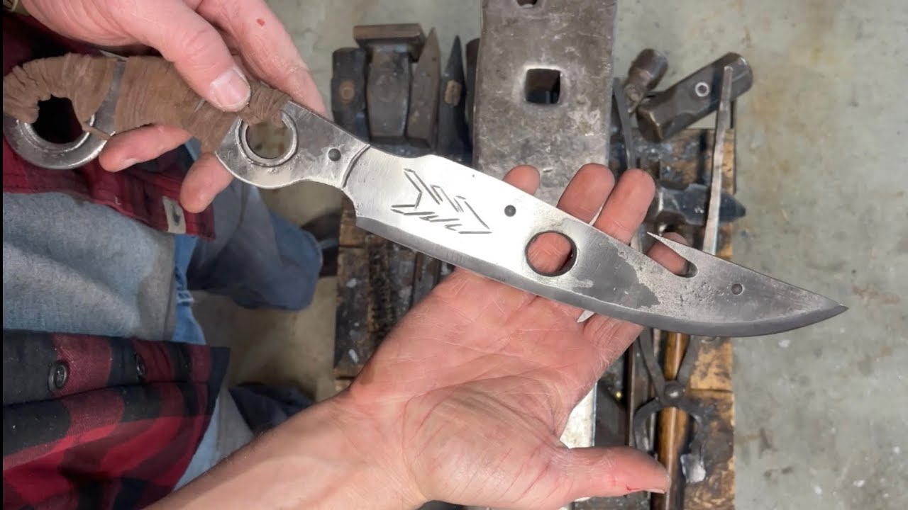 Forging the Hunter Knife from Destiny #destiny #hunter #blacksmith #art #diy