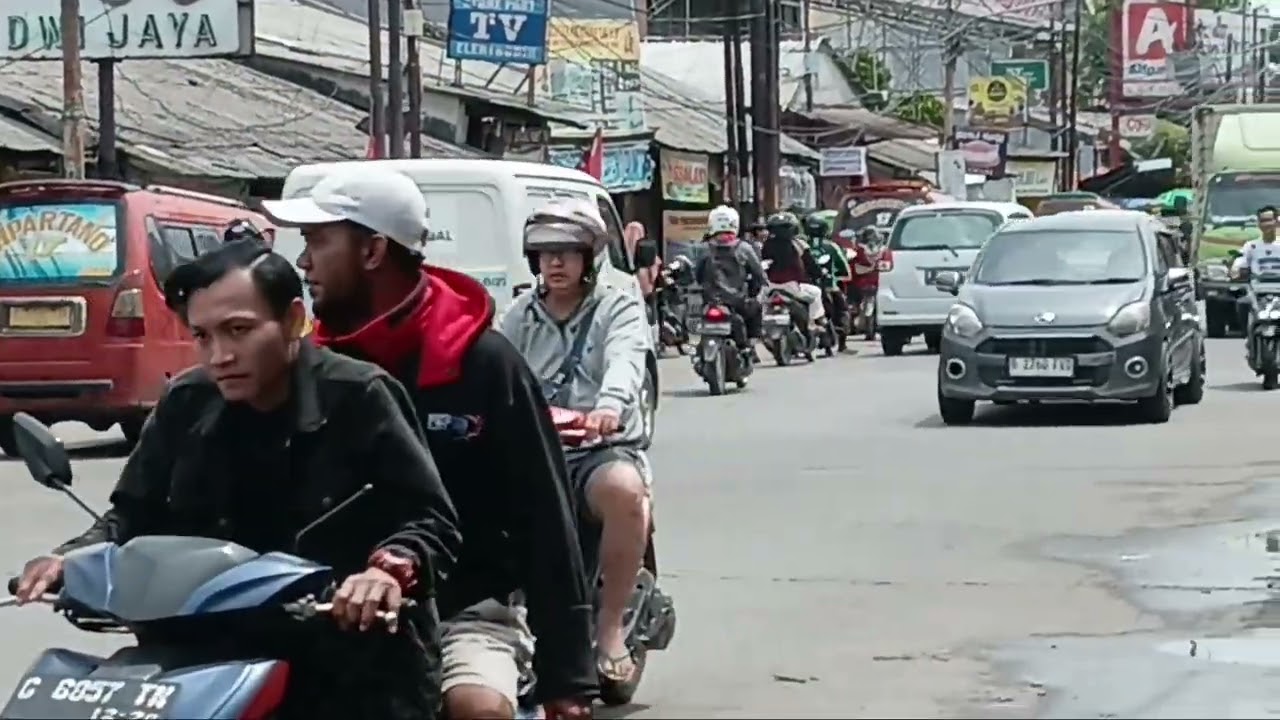 #Kondisi lalu lintas dijalan industri Cikarang Indonesian