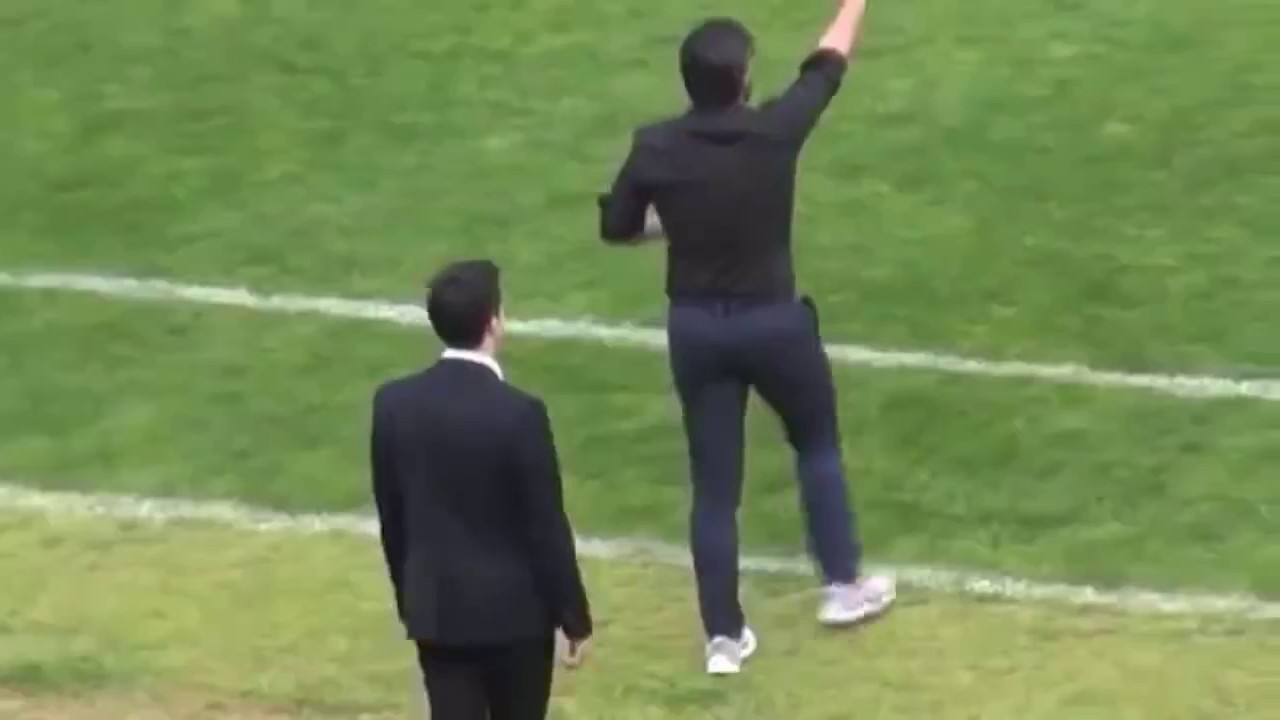Gattuso nervosissimo prende a schiaffi in campo un suo collaboratore! Epico!