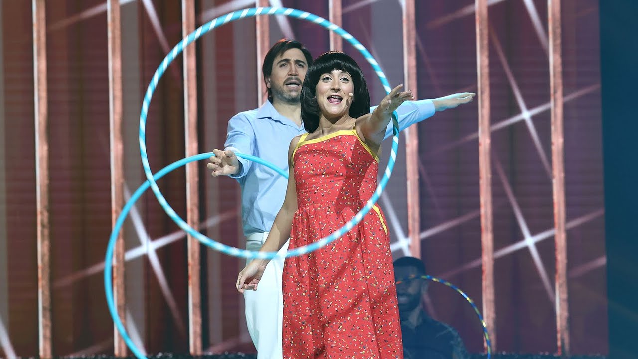 Susi Caramelo y An&iacute;bal G&oacute;mez imitan a Enrique y Ana en 'Baila con el hula hoop' - Tu Cara Me Suena