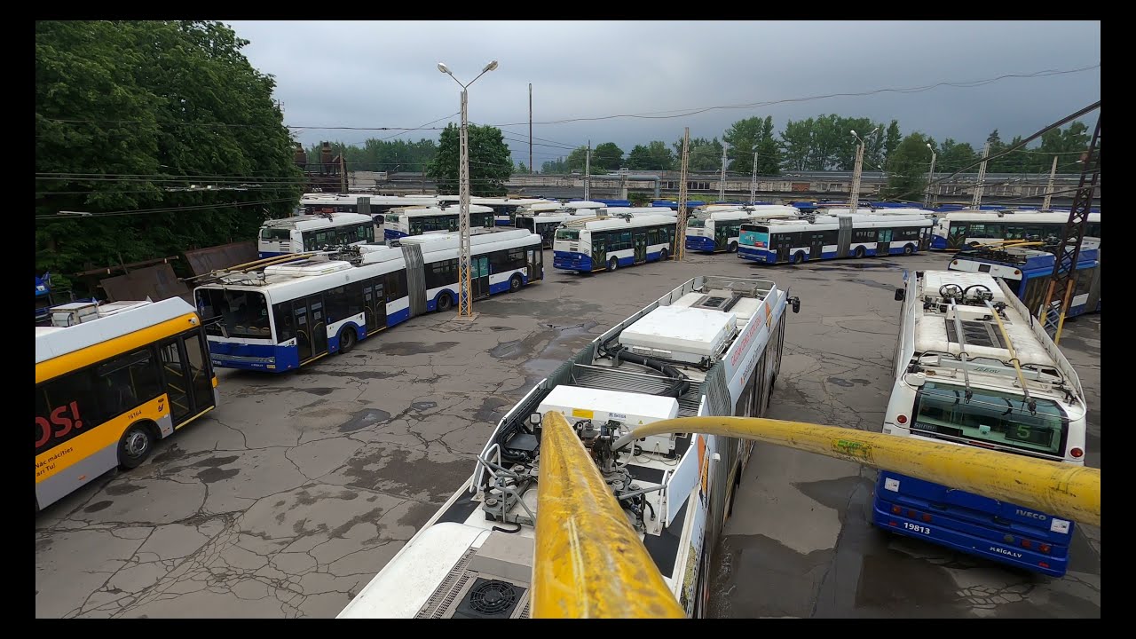 Rīga, Trolejbusa maršruts №4.Reiss 1.Trolejbusu parks - Jugla. Skats no kontakstieņa uz priekšu.