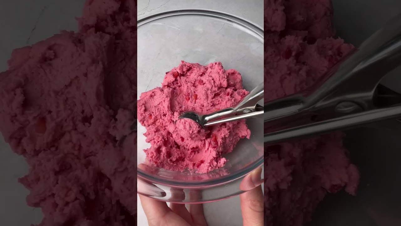Vegan Strawberry Cookies