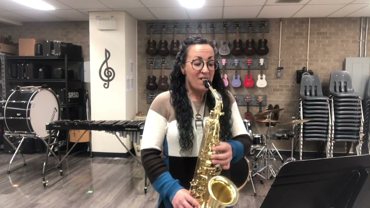 Country Gardens Trad. English Folk Song - Standard of Excellence Festival Solos Book 1 (alto sax)