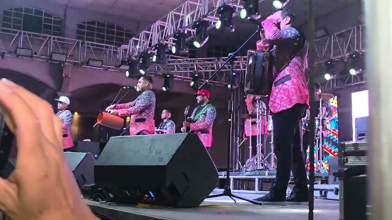 Bertin gomez y condeza en vivo
