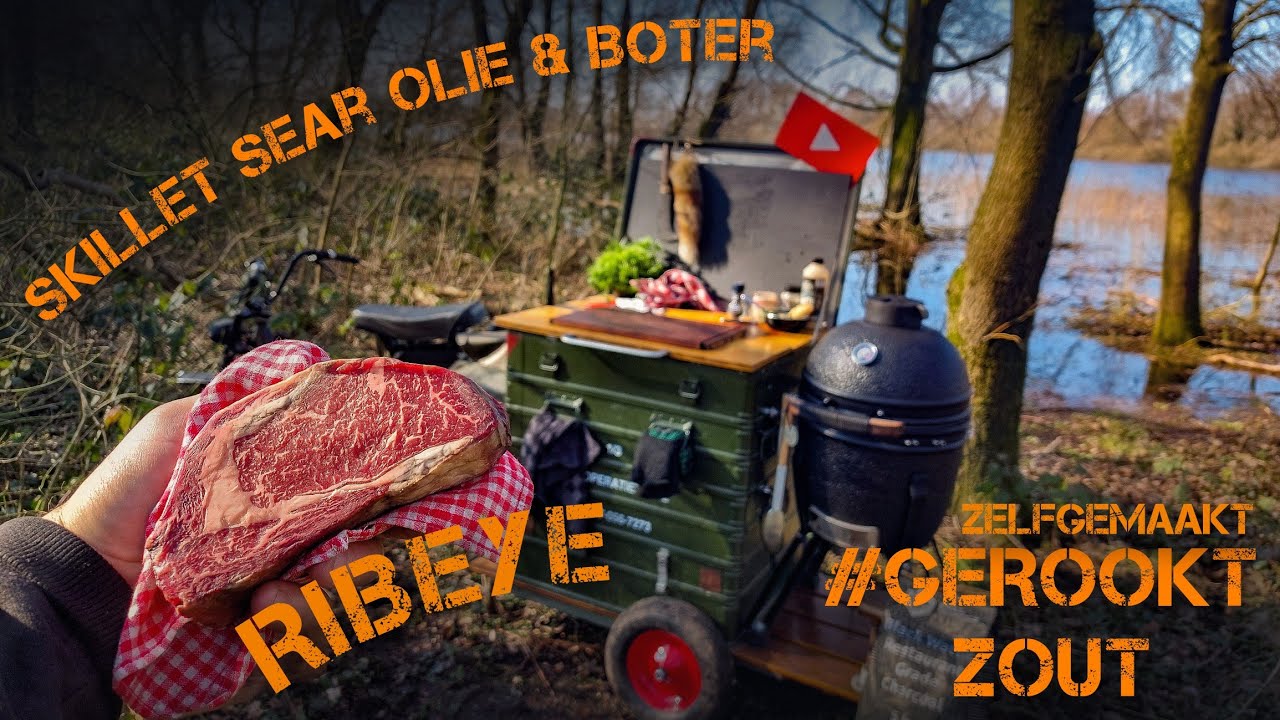 Skillet gegrilde ribeye met gerookt zout olie en boter - Steak sandwich