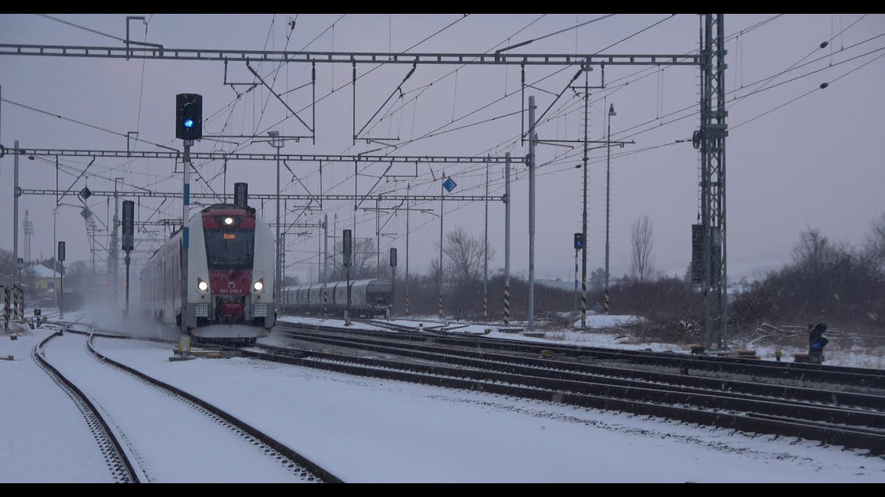 Zasnežené vlaky v Dubnici nad Váhom, 11.1.2026