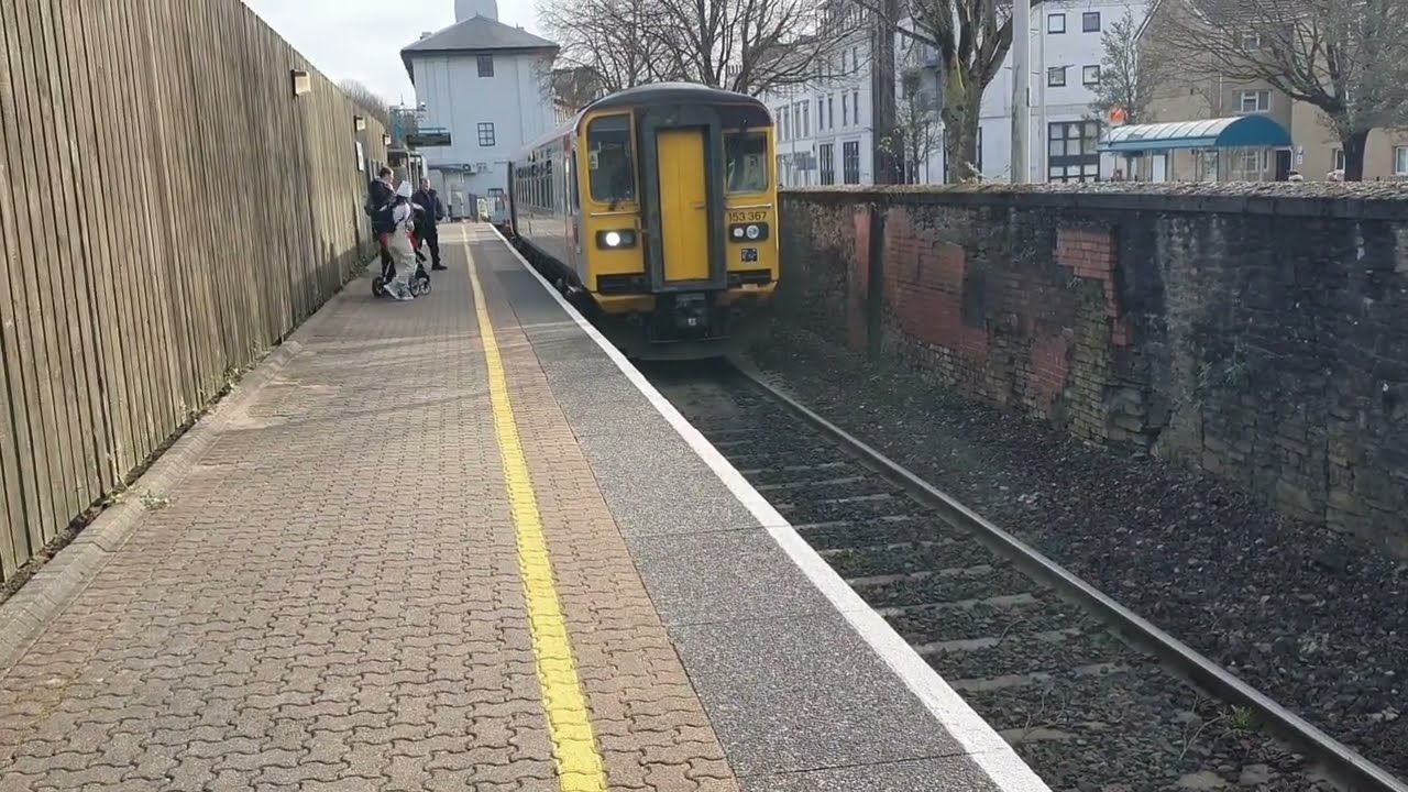 trains at heath including 231006, 231002 with 2 tone also 153367 leaving Cardiff bay on the 21.02.23