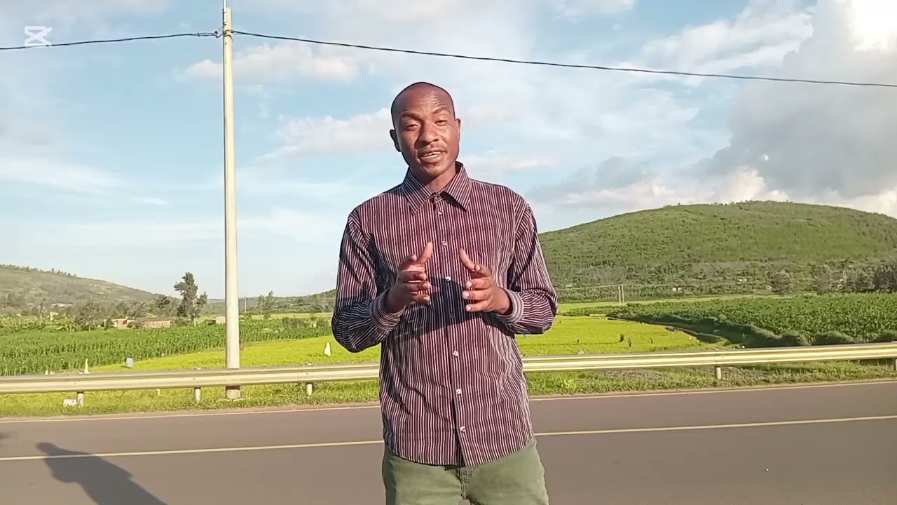 Sergeant Robert  asigaye yirirwa ahimbaza Interahamwe n'ibigarasha kubera Inda nini. 