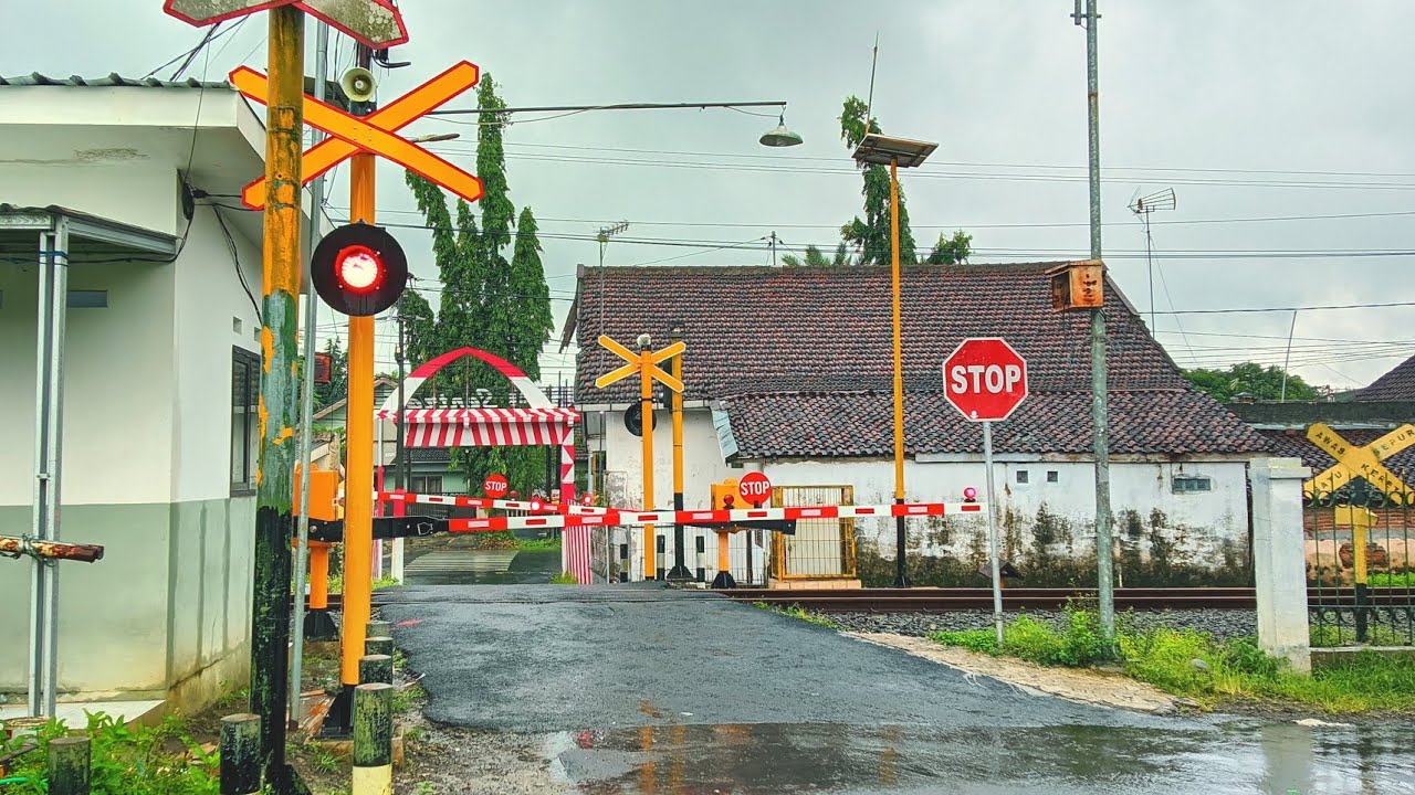 Perlintasan KA Gang Sentral ,Kabupaten Jember, Jawa Timur