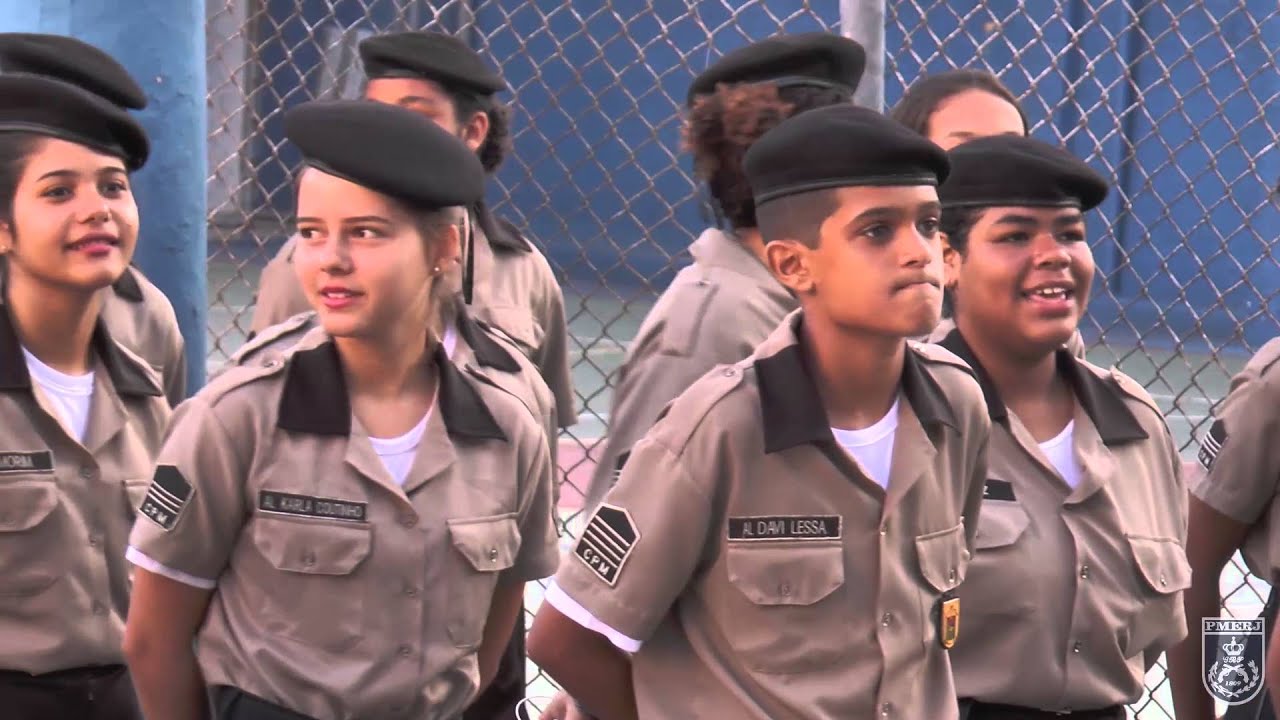 Aniversário de dez anos do colégio da Polícia Militar.
