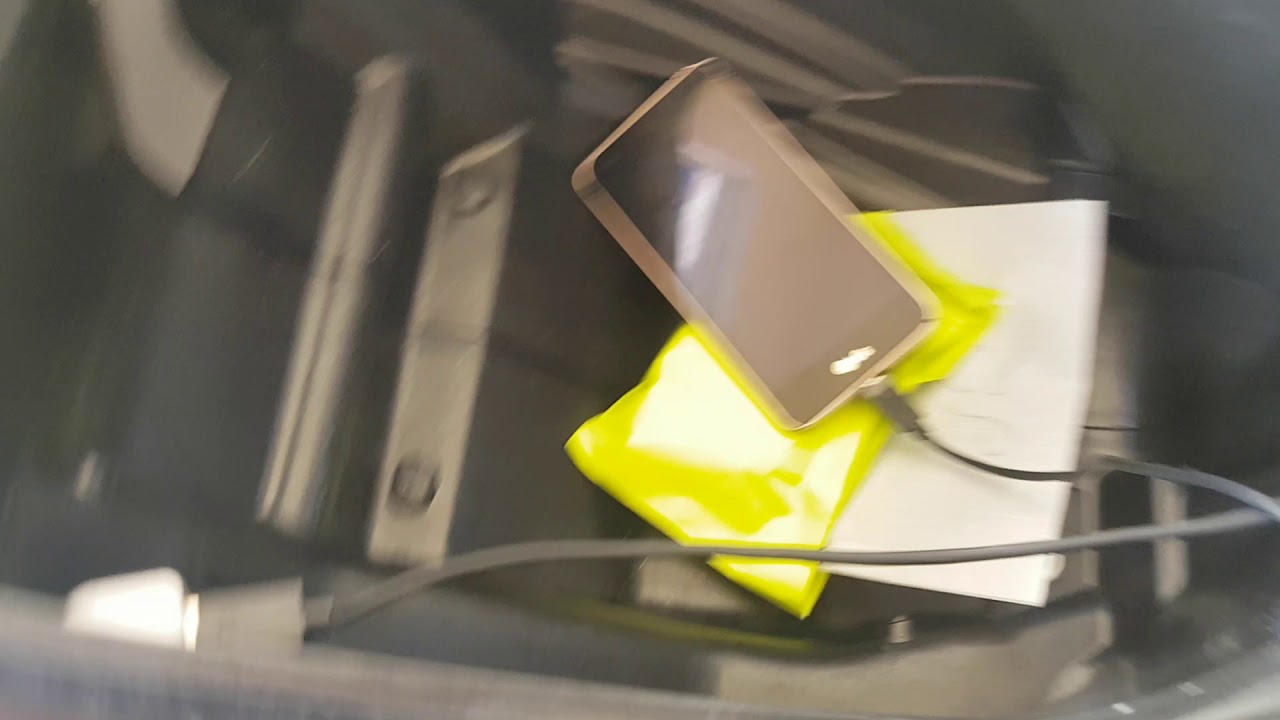 como carregar o celular na nova biz