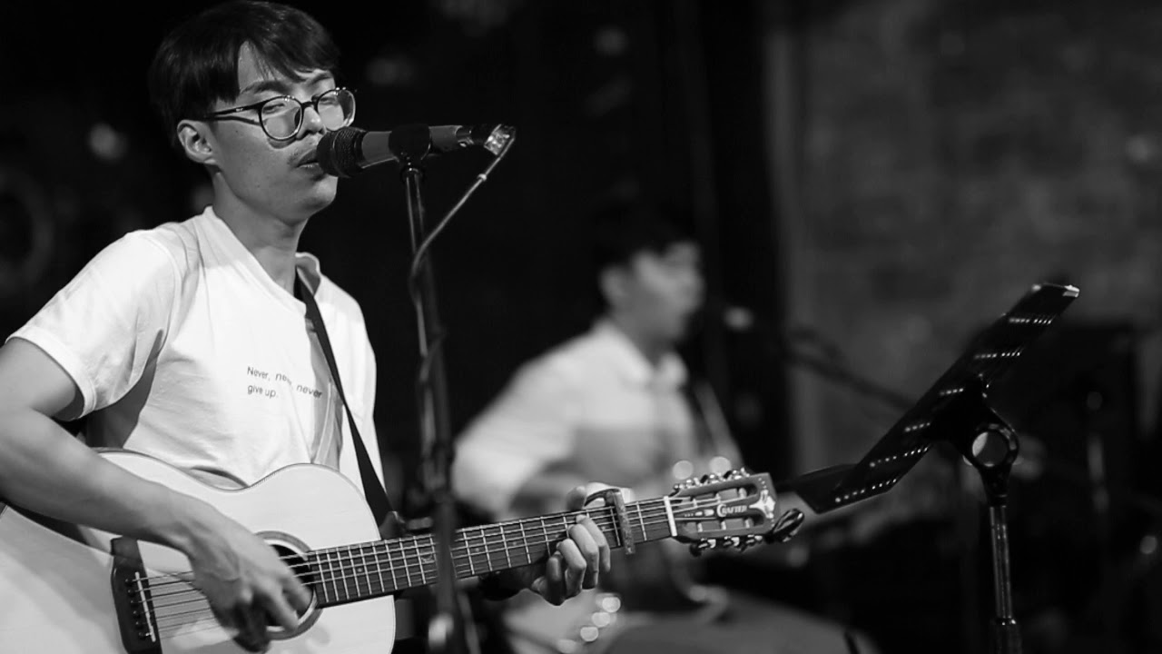 คืนโหดร้าย - Aomsin and The Boys live at Parking Toys