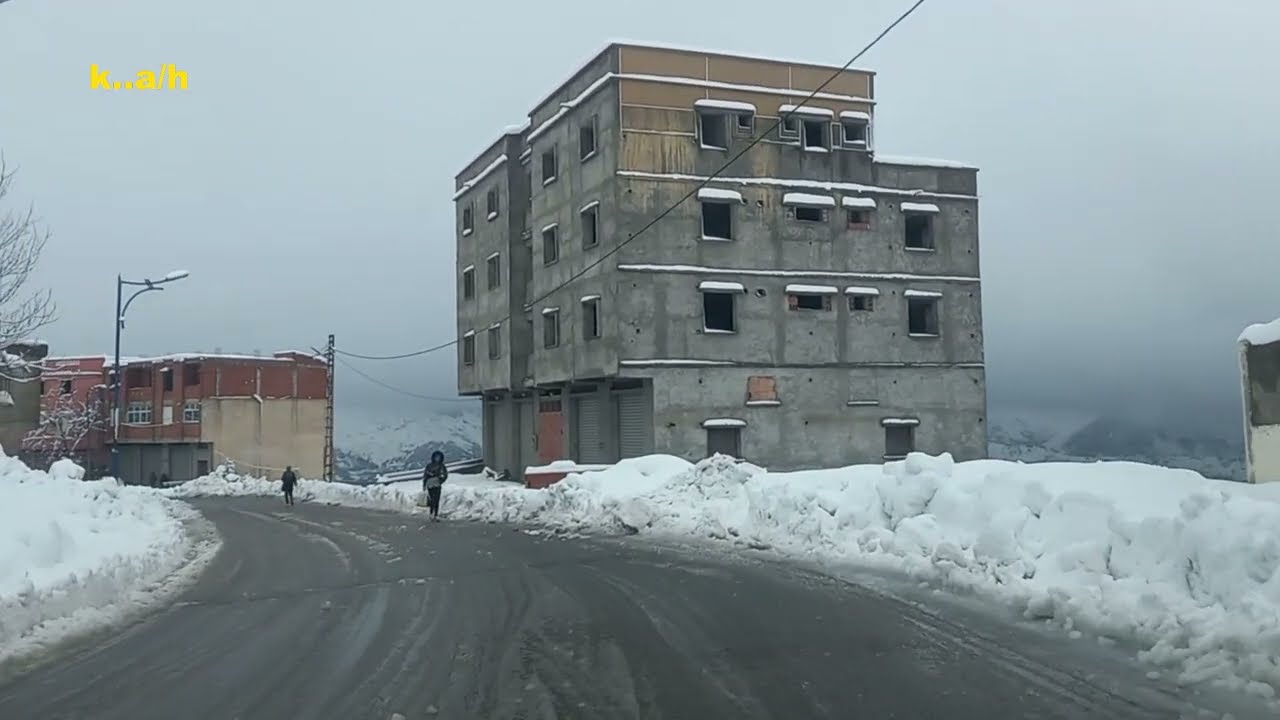 balade à Ath Bouyoucef à michellet à tizi ouzou sous la neige ..