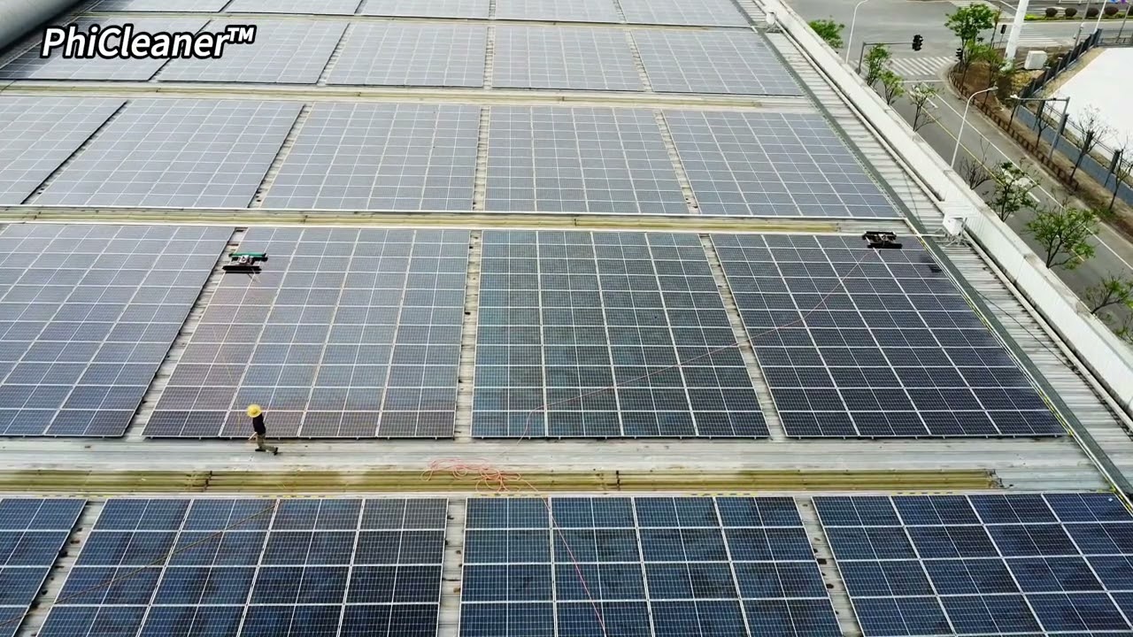 【1 Person Manage 2 Robots 】#rooftopsolarpower #solarcleanrobot #photovoltaic #solarfarm #carport
