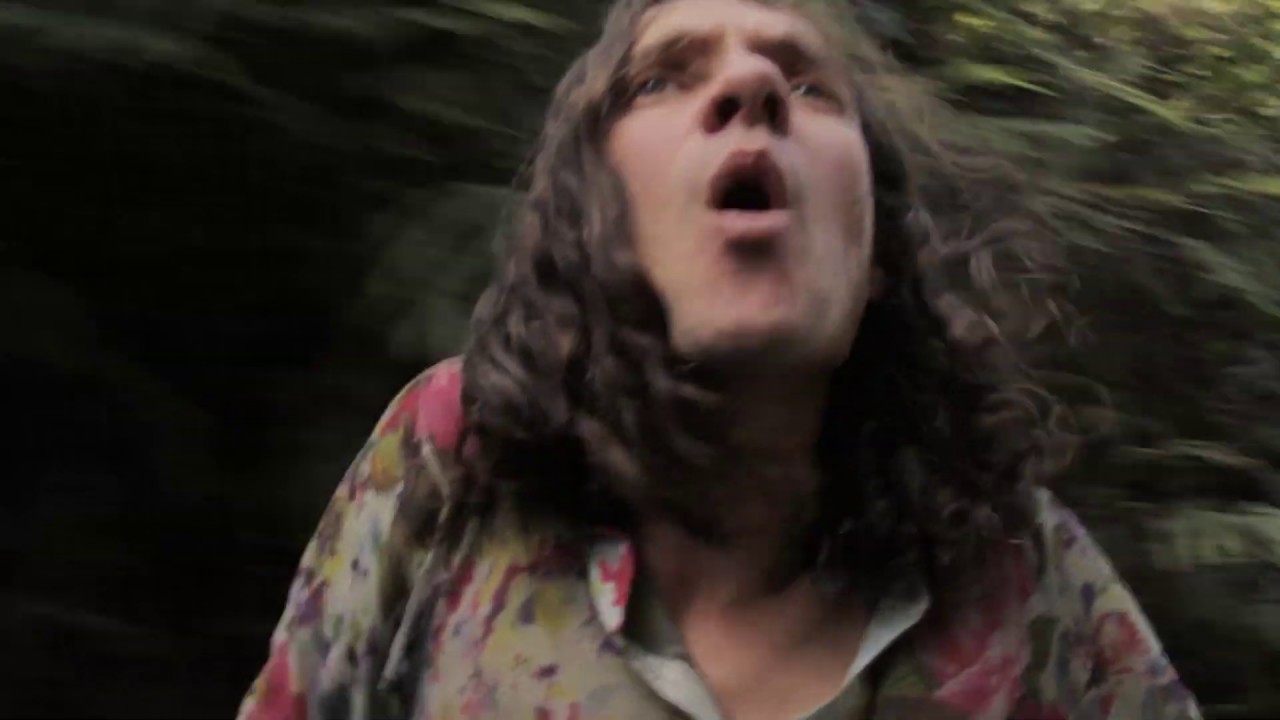 Tatá Aeroplano - Clipe  - Cores No Quarto