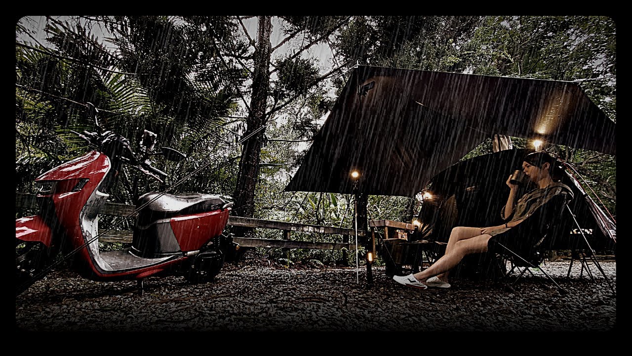 機車露營｜SOLO CAMPING in the Rain 颱風天 一個人享受大雨中的寧靜｜松果戶外 #女子ソロキャンプ #台玩露客 Taiwan Camping Vlog *55