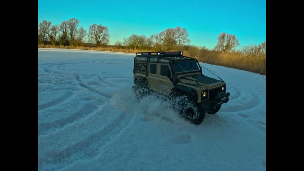 RC Crawler Charging Across Ice ❄️🧊 | Real Scale Winter Offroad