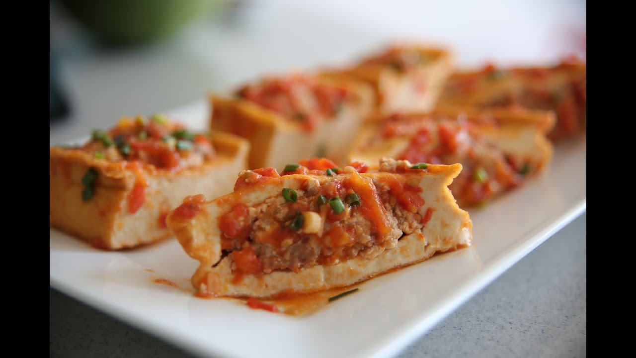 Stuffed Tofu in Tomato Sauce - Đậu phụ nhồi thịt | Helen's Recipes