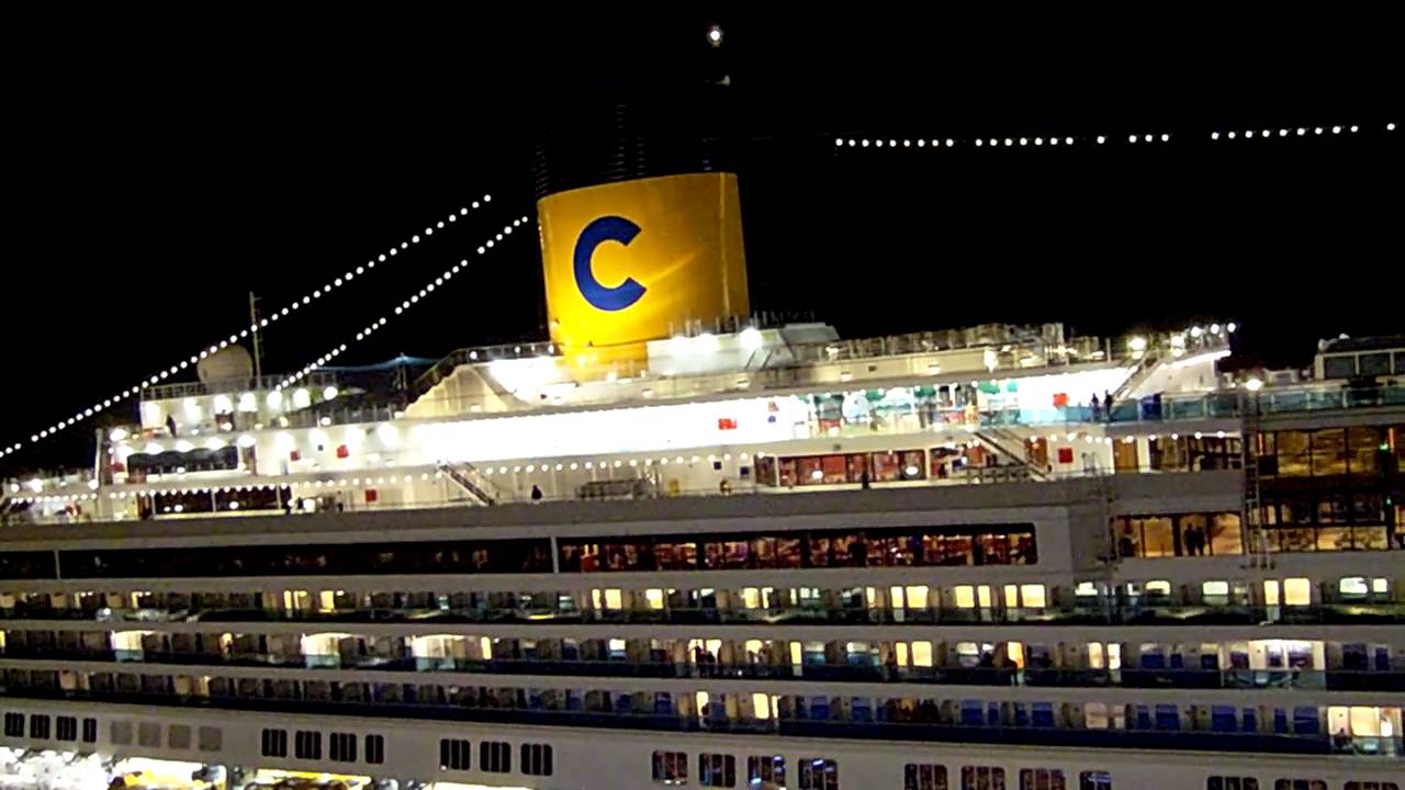 Costa Magica & Costa Pacifica in Civitavecchia -  Horn Battle