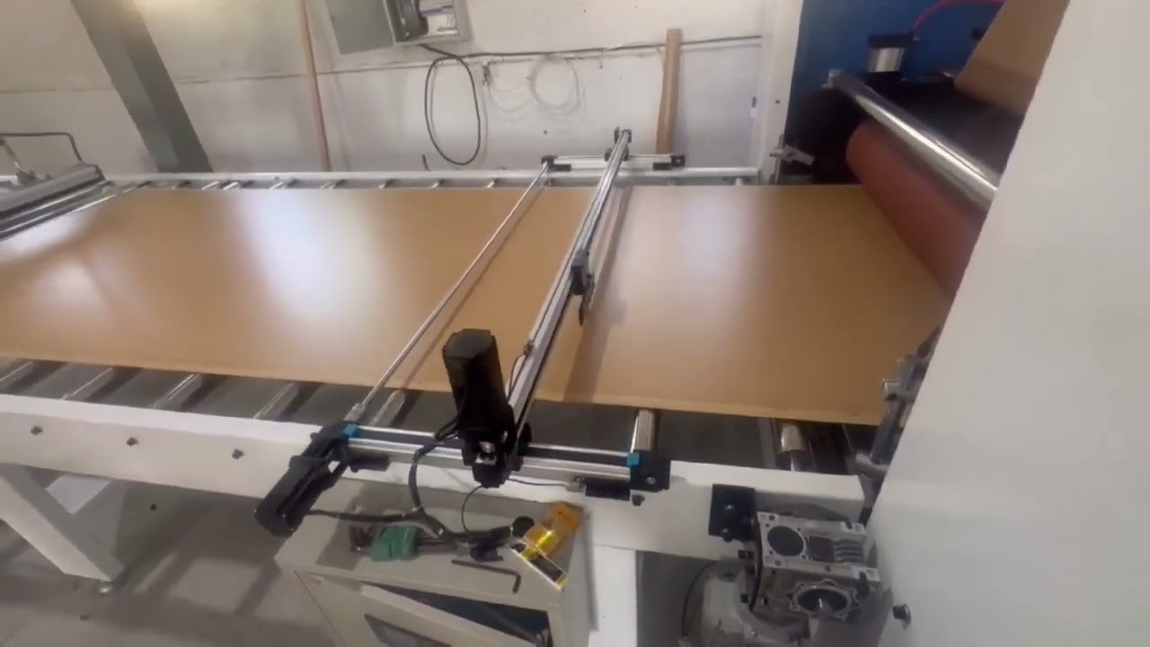wpc door lamination machine(pur glue)آلة تغليف أبواب WPC (غراء نقي)