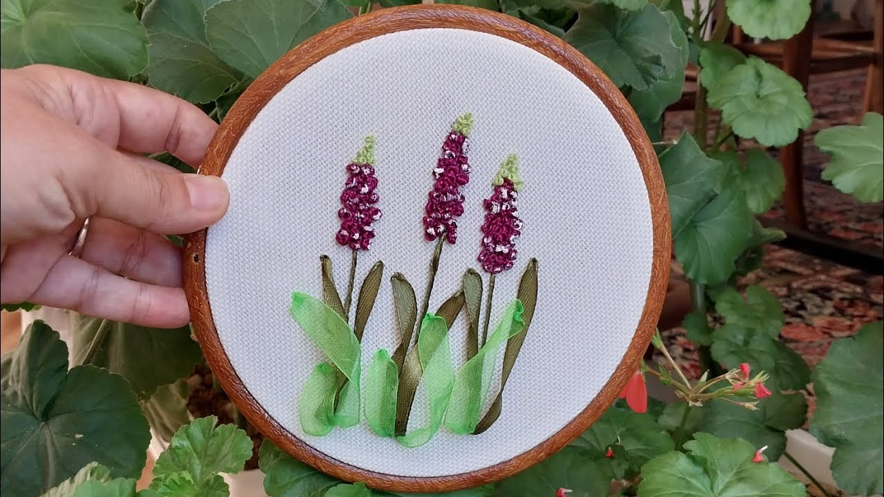 Making beautiful flowers with ribbon 