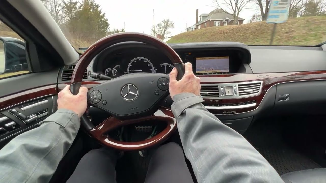 2012 Mercedes-Benz S550 Driving