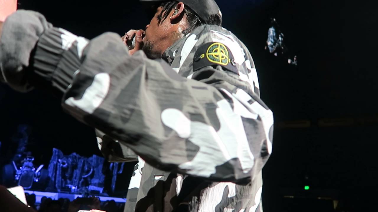 (Seattle) Travis Scott - Antidote / hops into crowd and rages with fan (@lordRockwell)